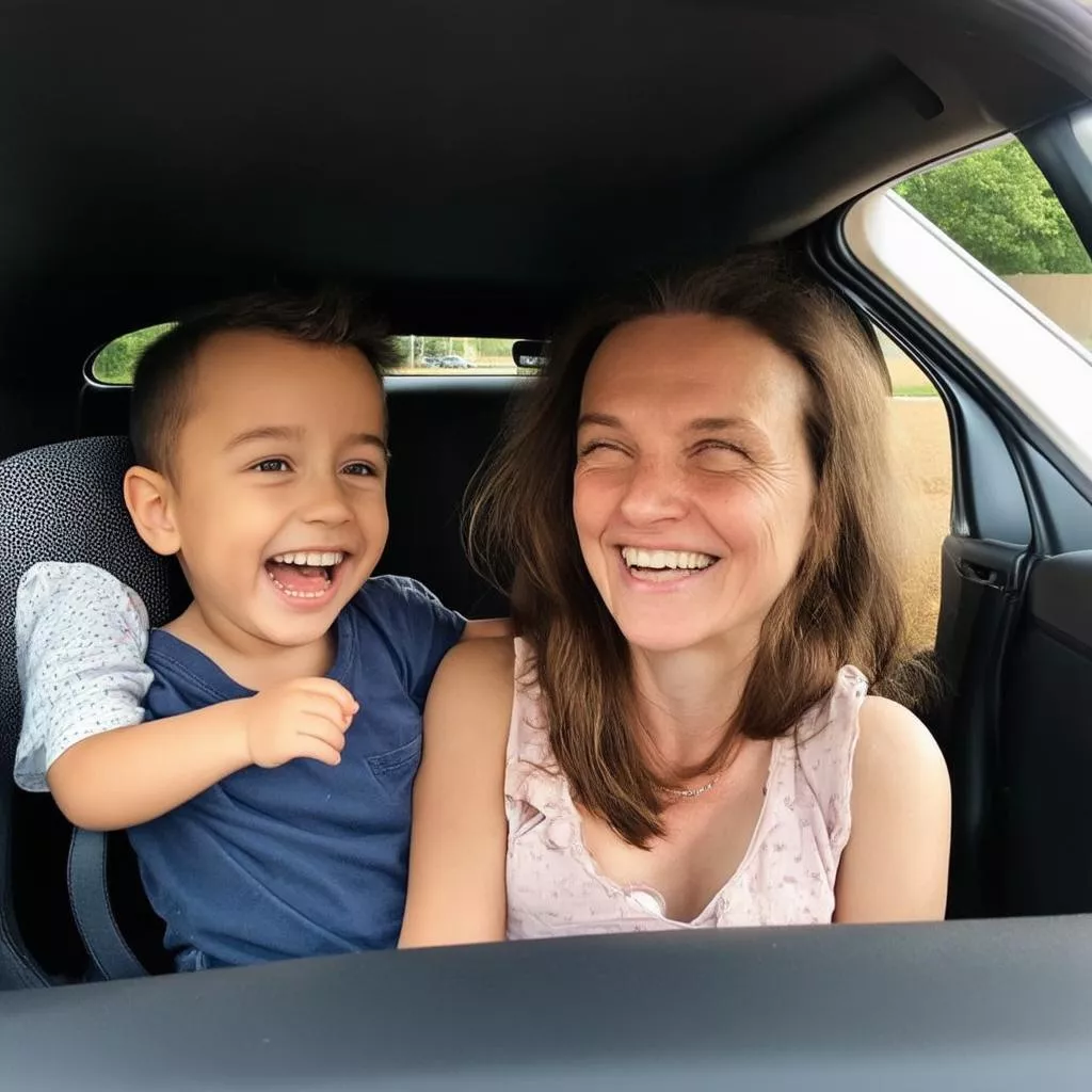 Glückliche Familie im Auto