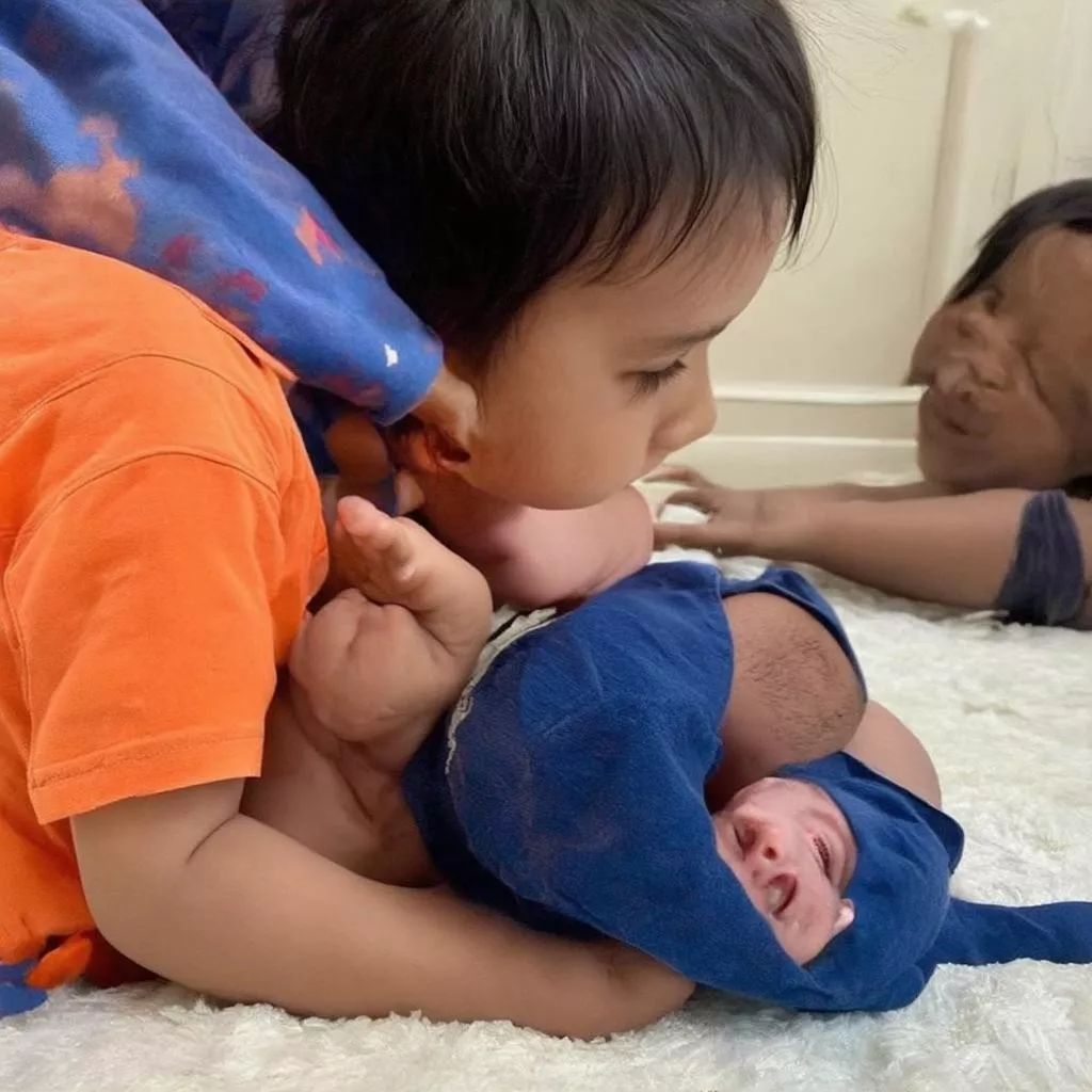 Nỗi Đau Xé Lòng:  Bàn Về "Clip Tra Tấn Bé Gái 2 Tháng Facebook" Và Trách Nhiệm Của Chúng Ta