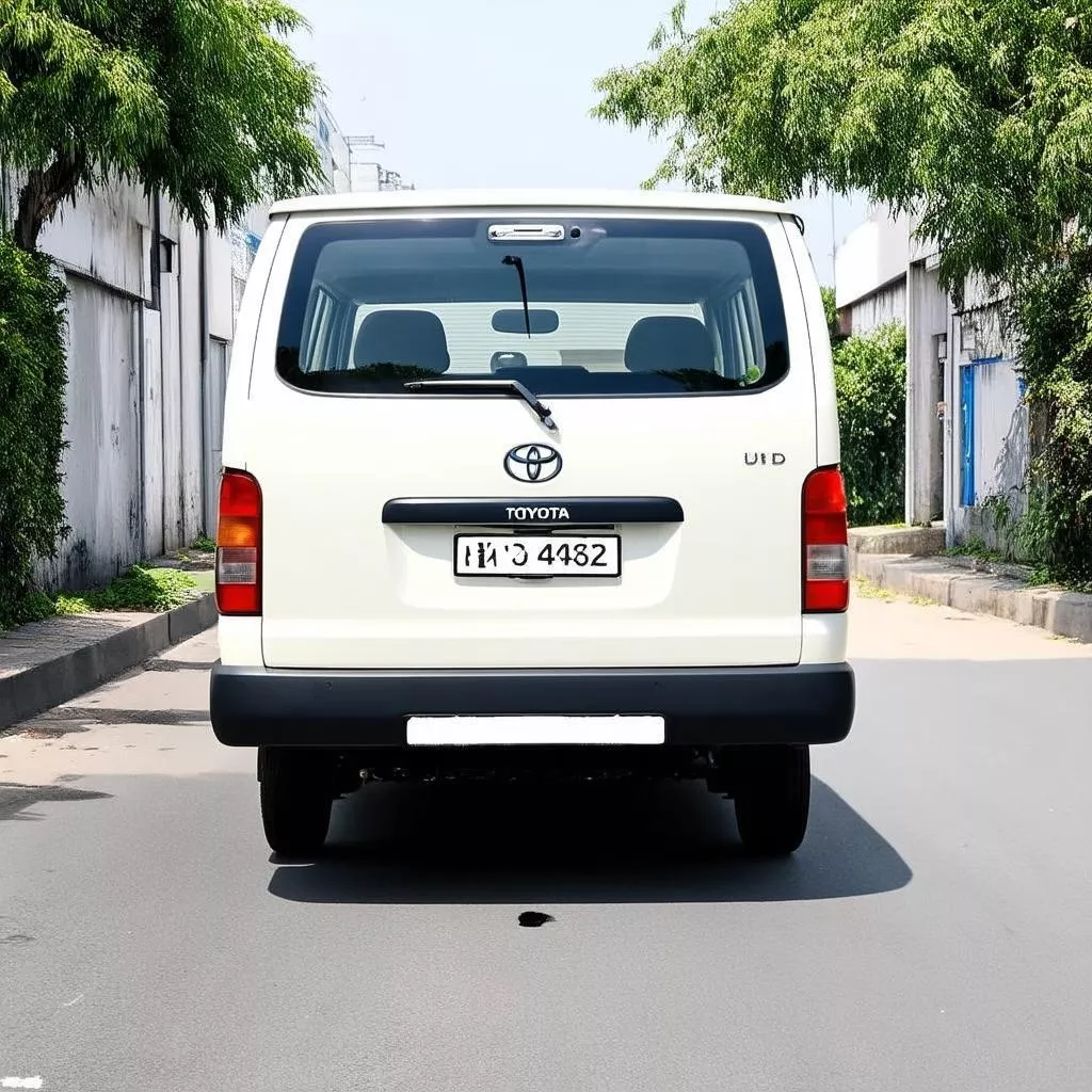 2016 Toyota Hiace 16-Seater Price Guide & Buying Tips