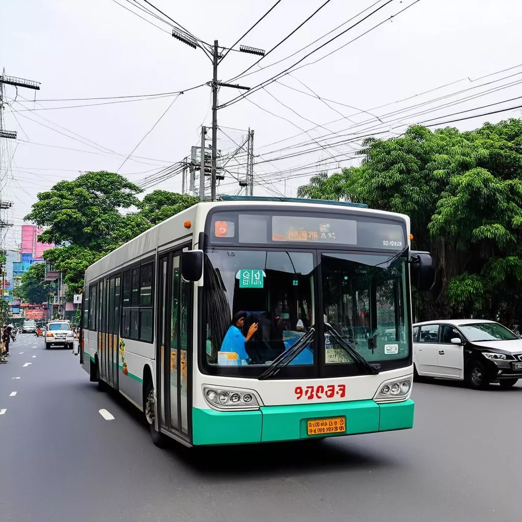 Len lỏi phố phường Hà Nội cùng xe buýt Nguyễn Văn Linh