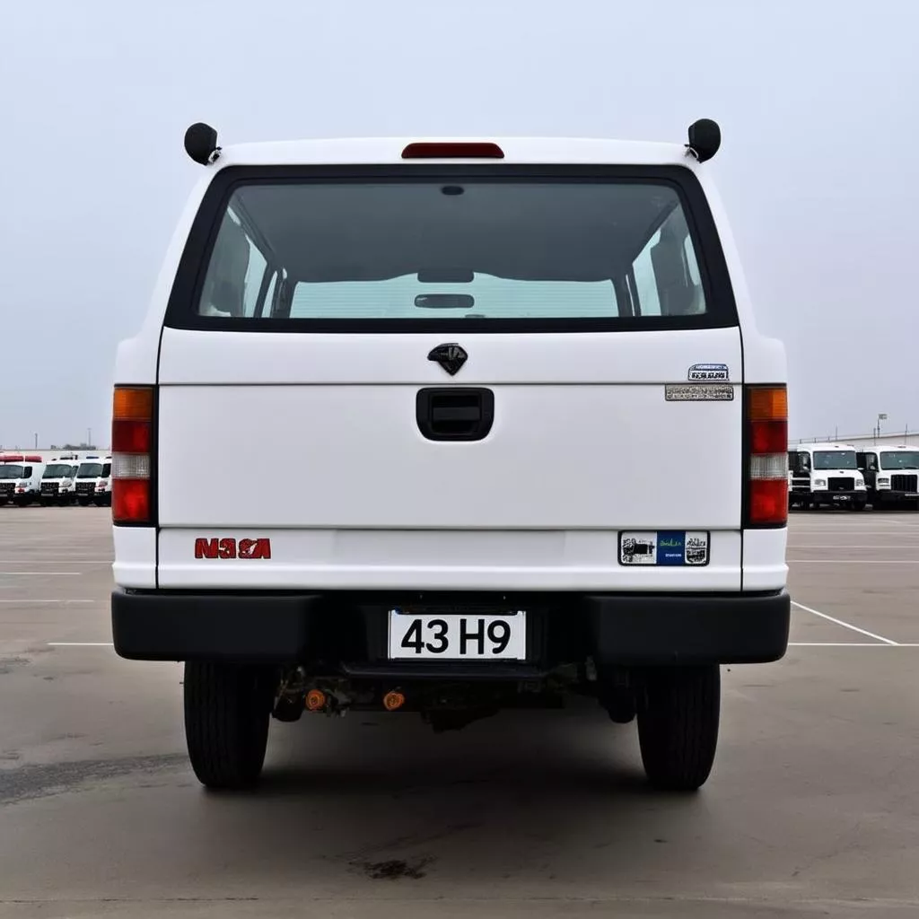 Ein Lastkraftwagen mit dem Kennzeichen 43 H9