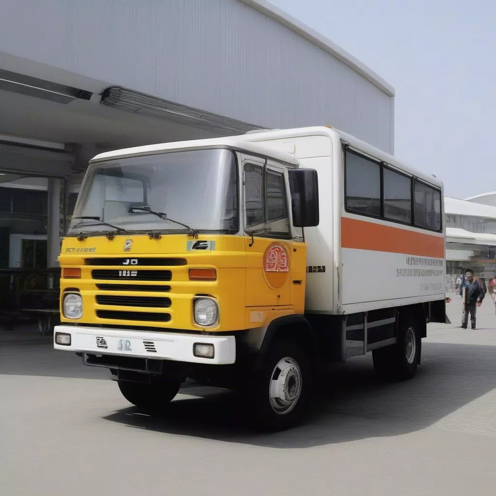 Xe tải HJ125 dừng tại bến xe