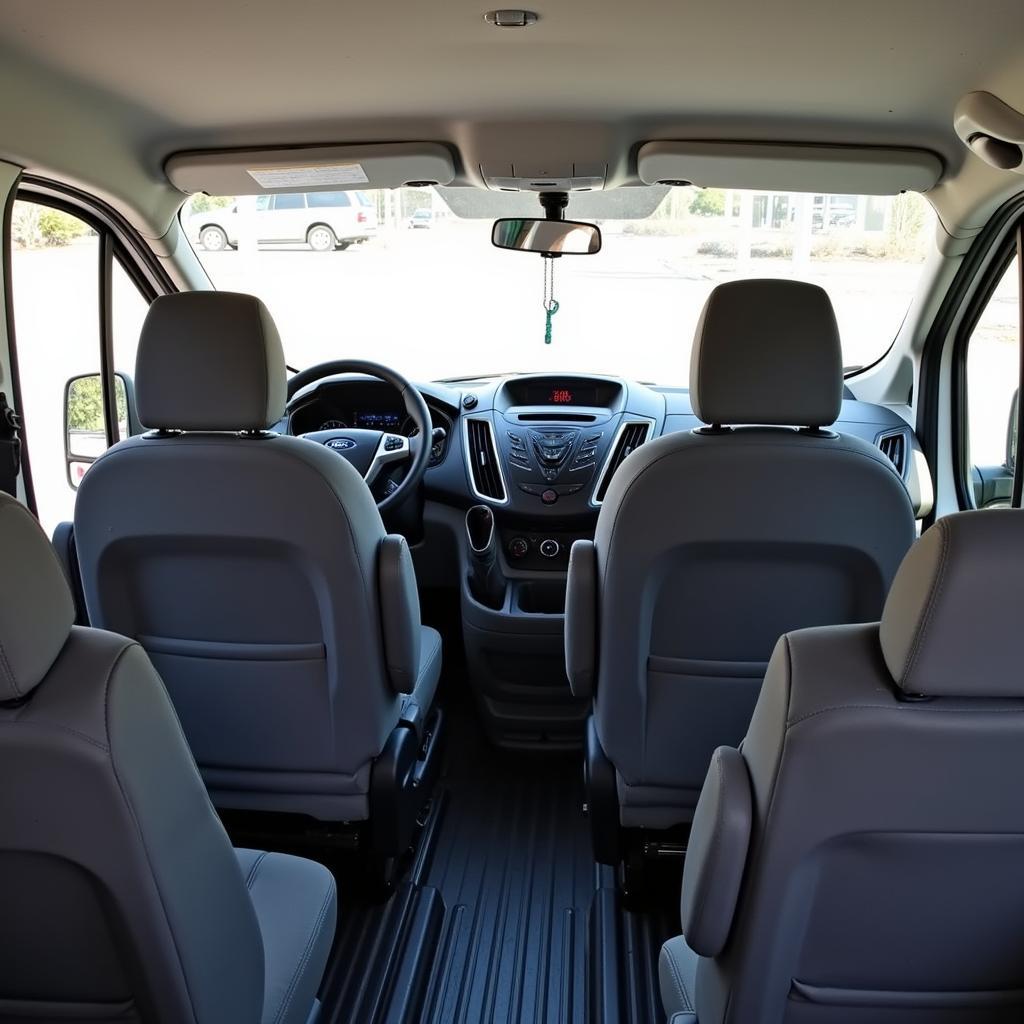 Giá Xe Ford Transit 2016 Cũ: Lựa Chọn Thông Minh Cho Doanh Nghiệp