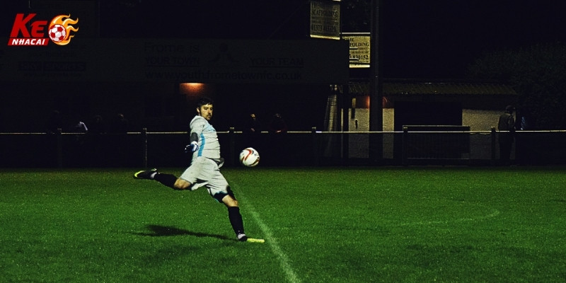 Thời tiết và sân bãi cũng tác động đến kết quả trận đấu